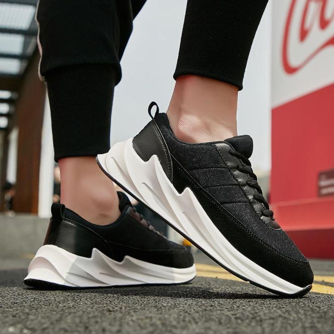 Men's Black sports shoes